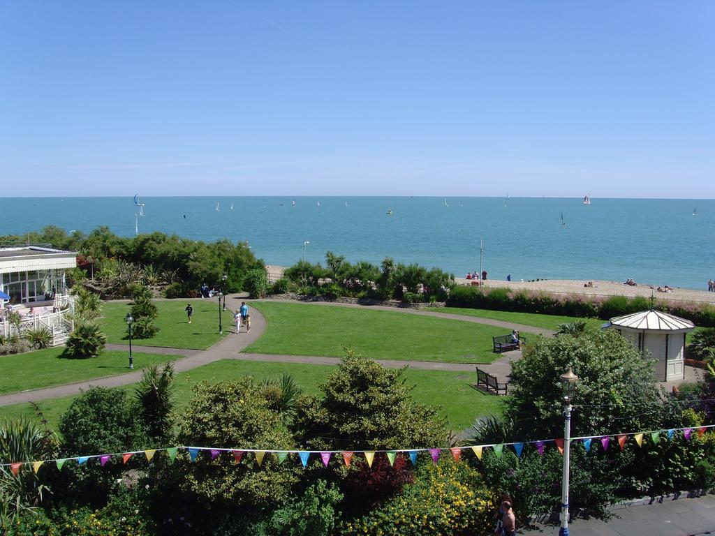Breakers Bed And Breakfast Eastbourne Exterior foto