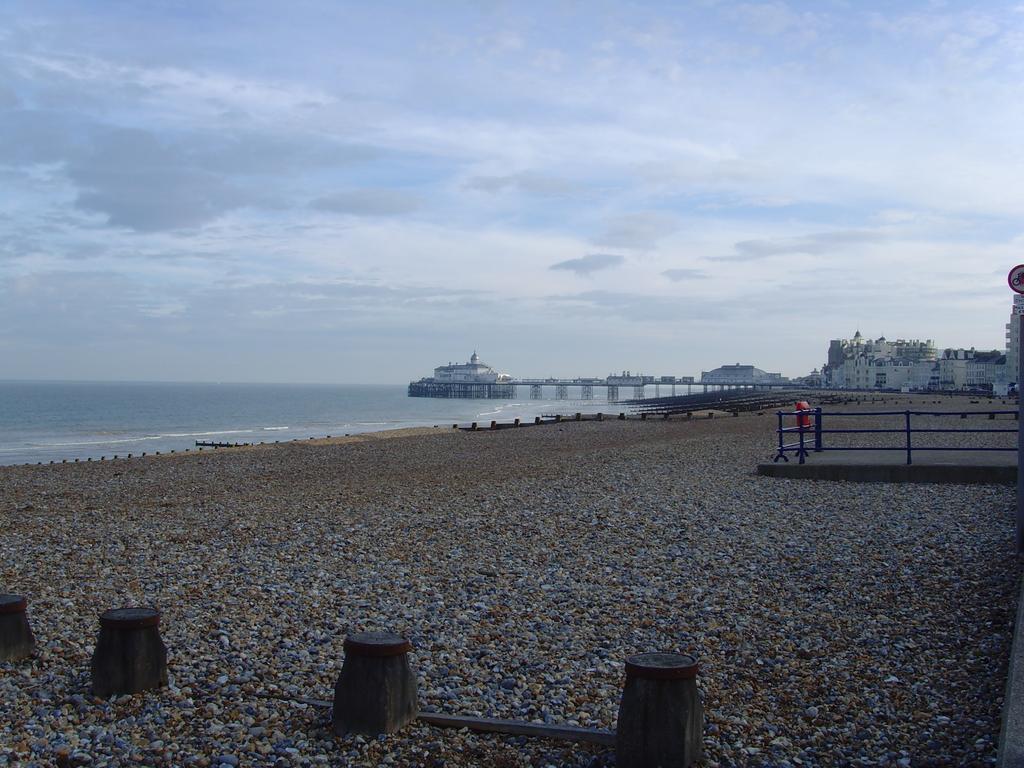 Breakers Bed And Breakfast Eastbourne Exterior foto
